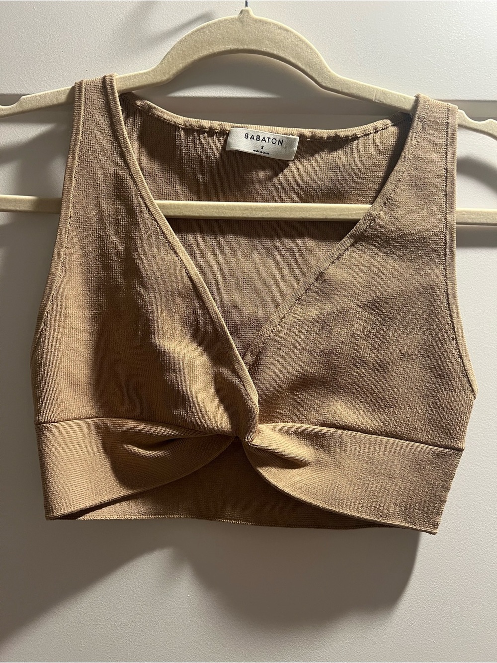 Aritzia Babaton women’s Tan Twist-Front Crop Tank